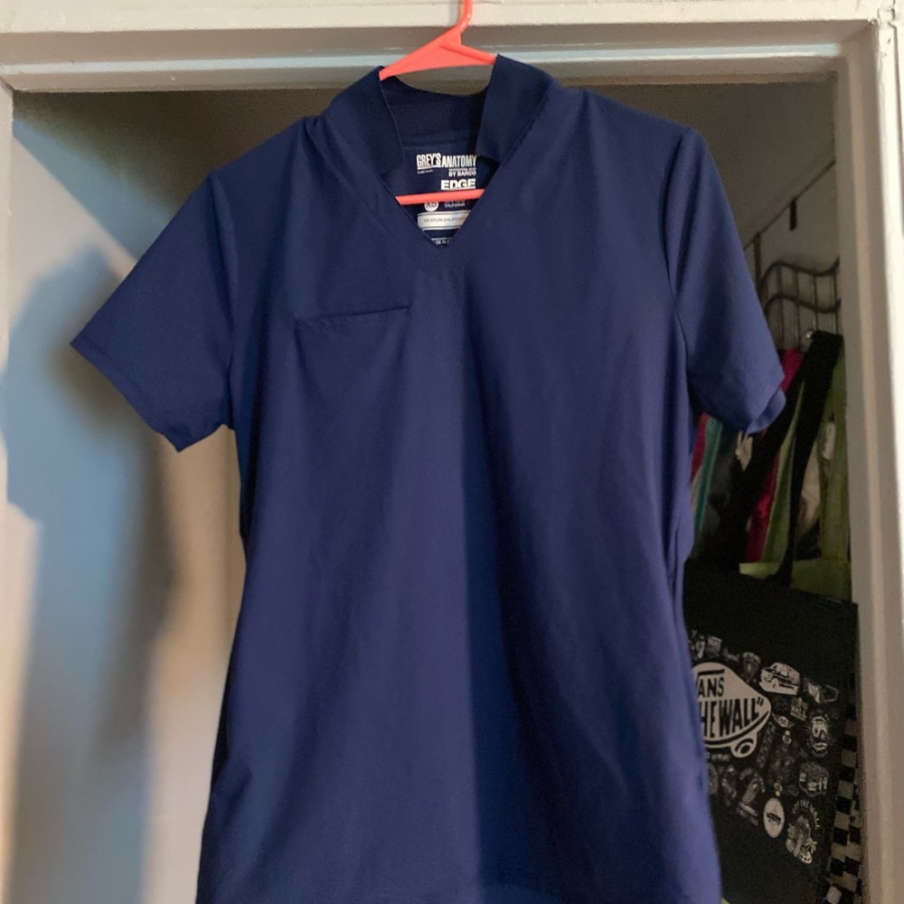 Grey's Anatomy Edge Axis Scrub Top by Barco, EUC Size xs